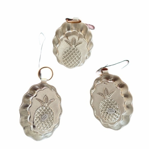 Brass color Pineapple Christmas ornament OS - Picture 2 of 4